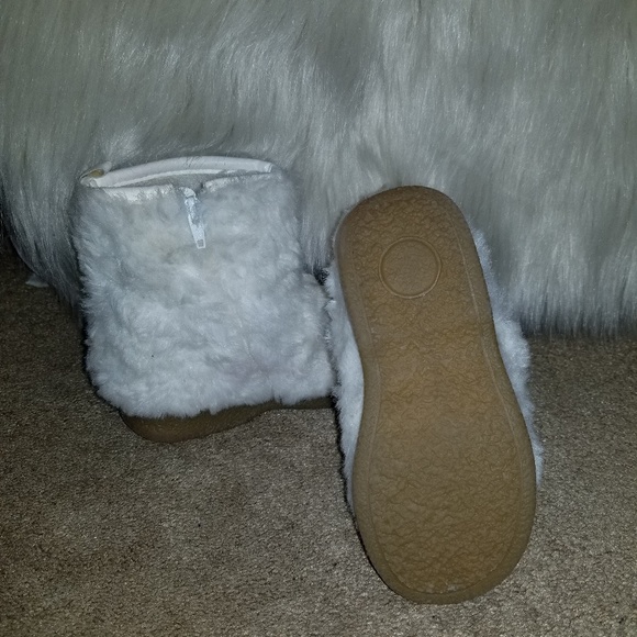 GAP Fury Winter Boots - Picture 2 of 3